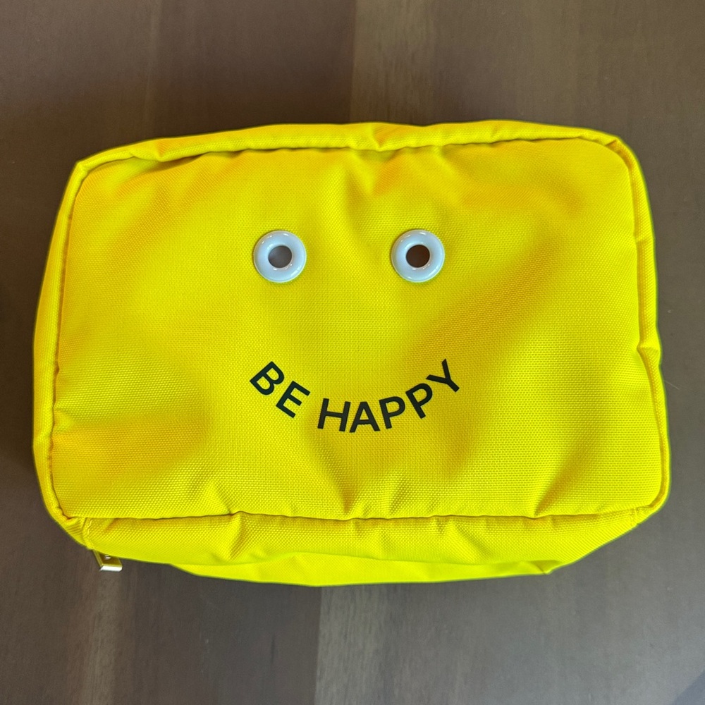 Lululemon 'Be Happy' Command the Day Dopp Kit 5L